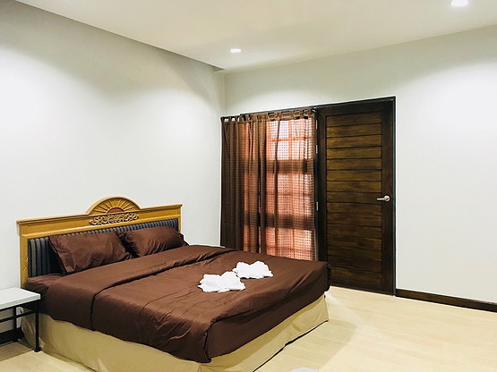 1 Bed Condo — photo 3
