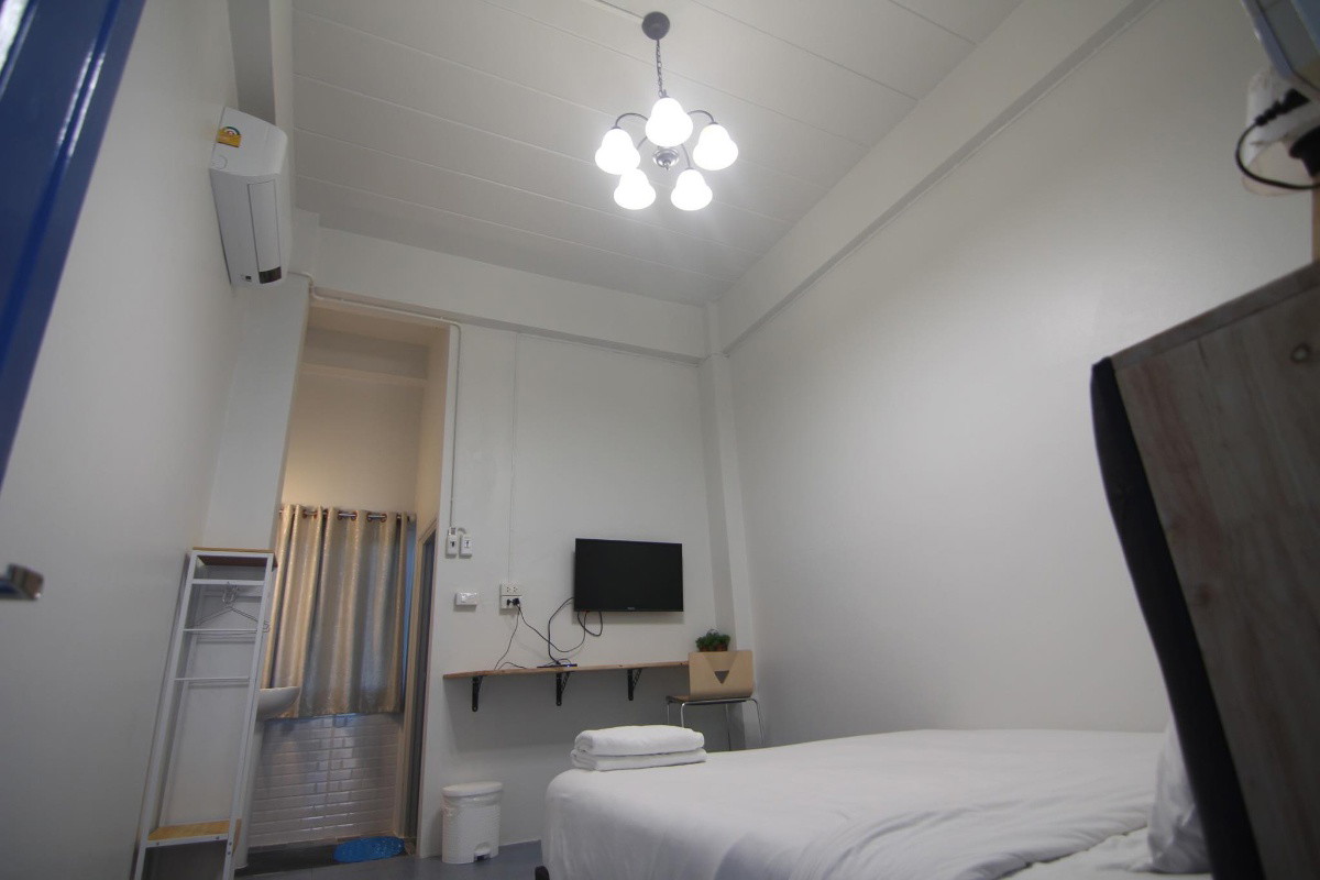 1 Bed Condo — photo 1
