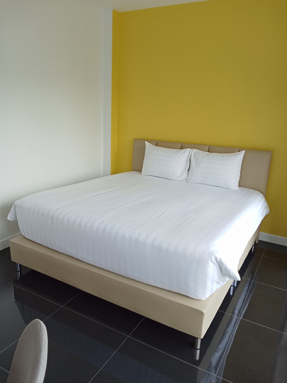 1 Bed Condo — photo 2