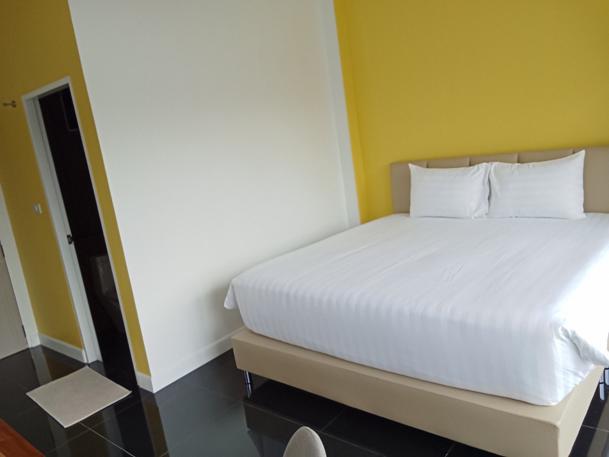 1 Bed Condo — photo 3