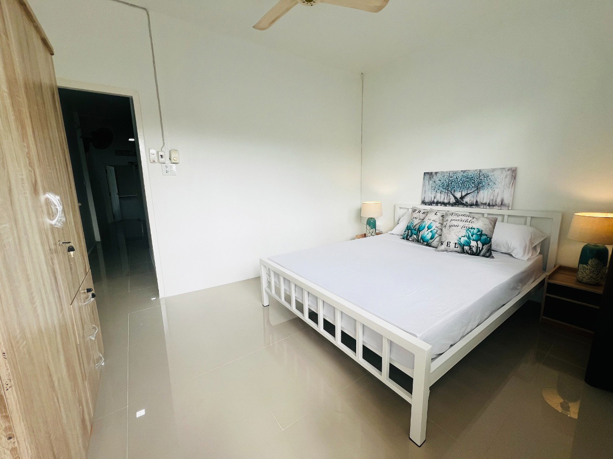 1 Bed Condo — photo 3
