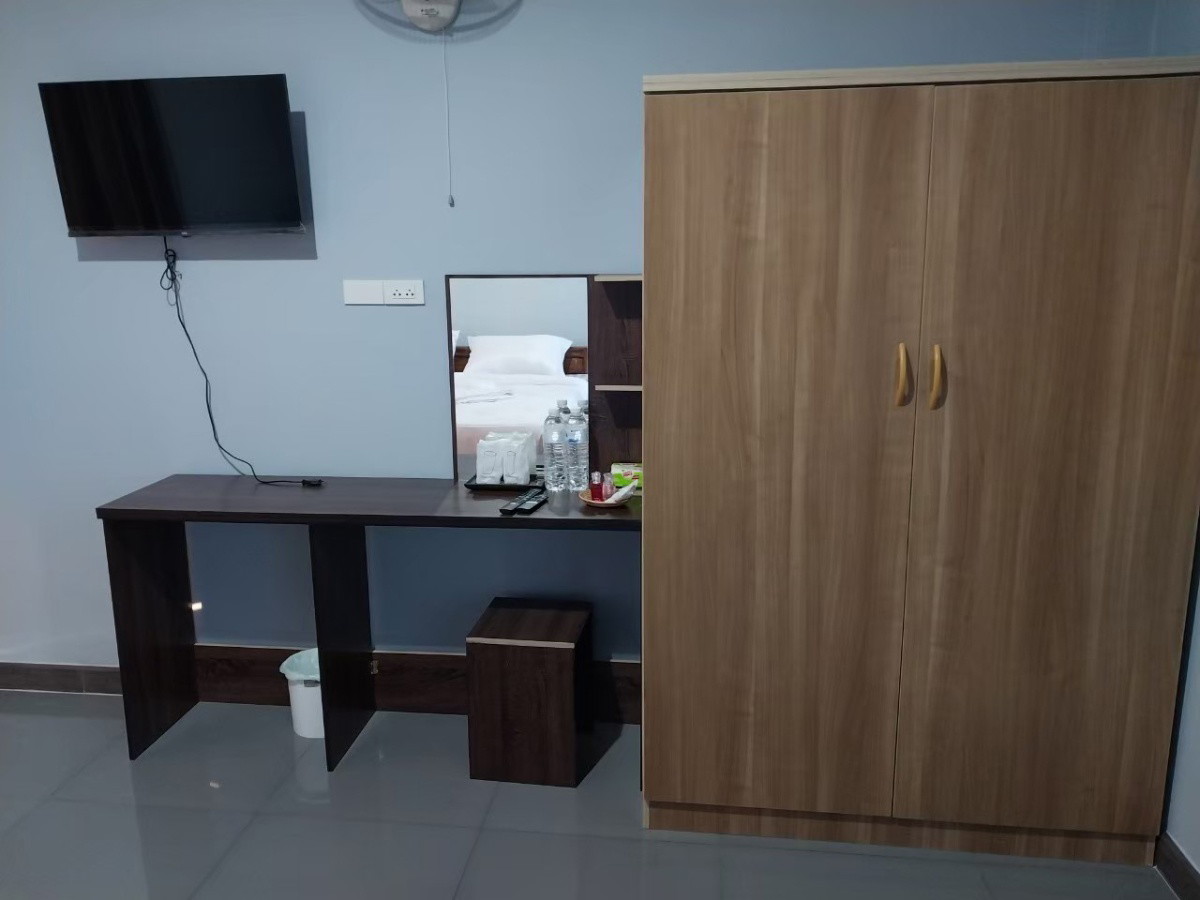 1 Bed Condo — photo 3