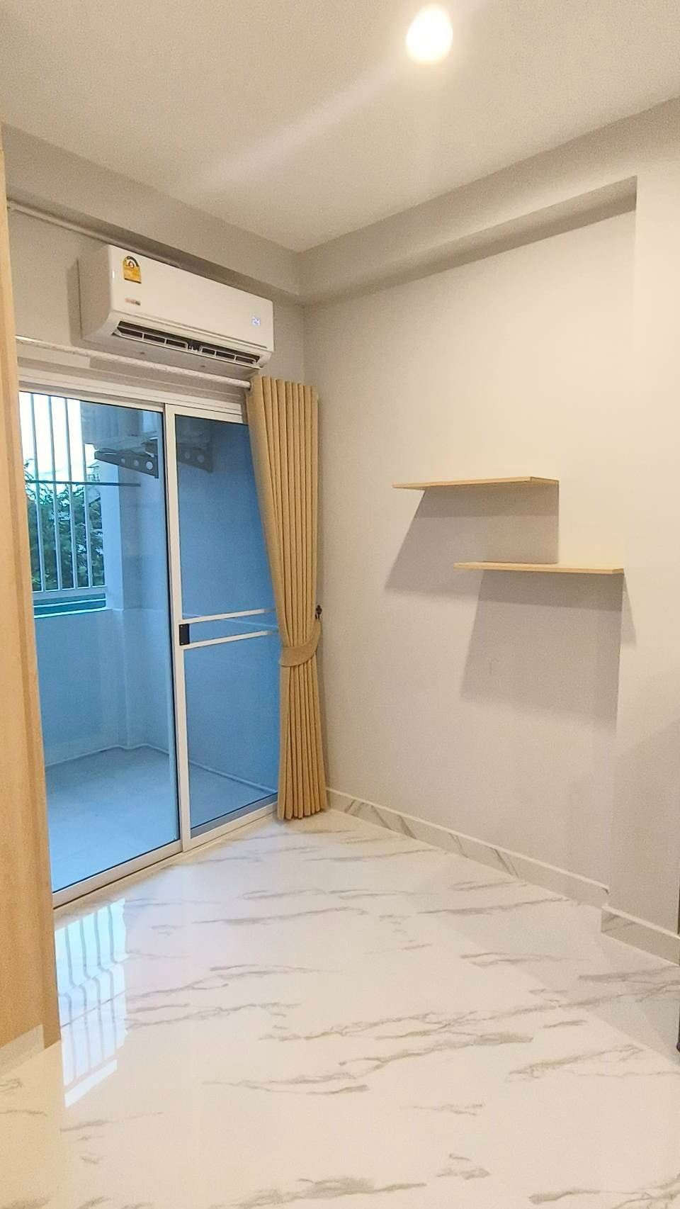 1 Bed Condo — photo 3