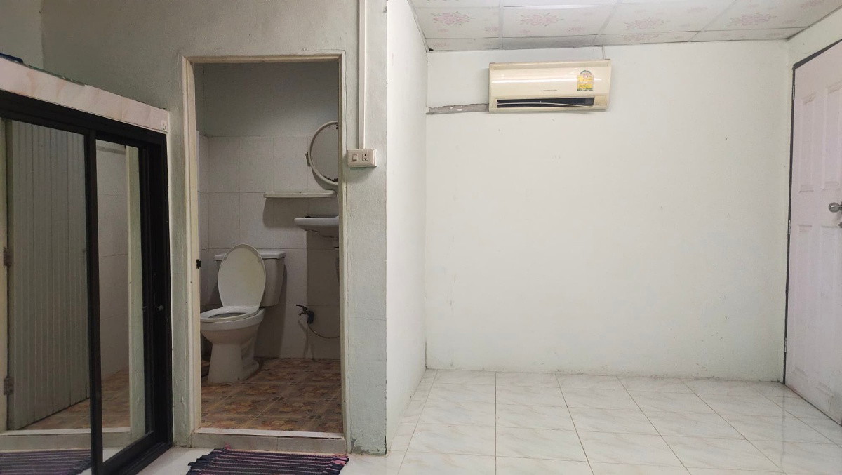1 Bed Condo — photo 2