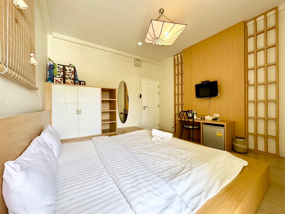 Condo — photo 1
