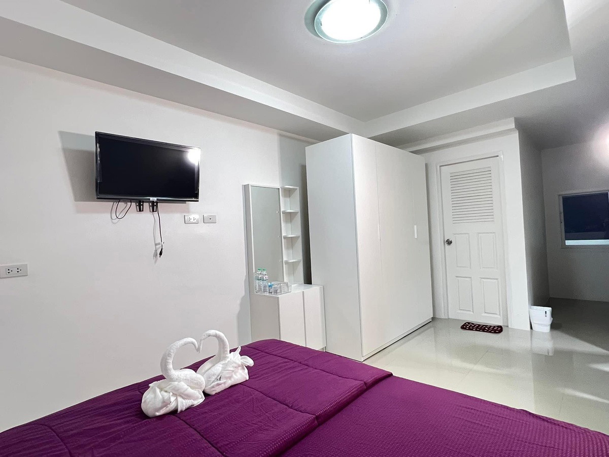 1 Bed Condo — photo 3