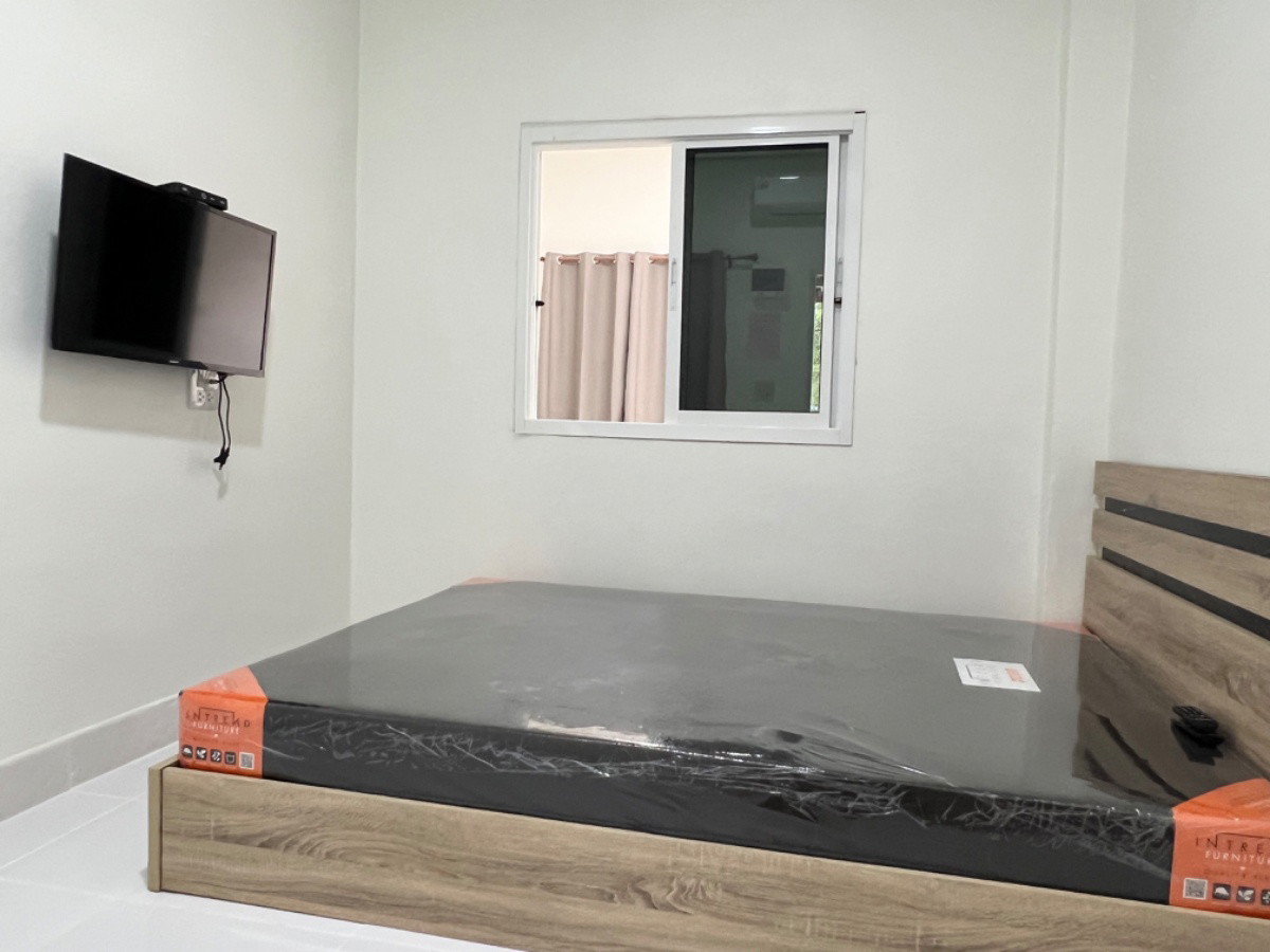 1 Bed Condo — photo 2