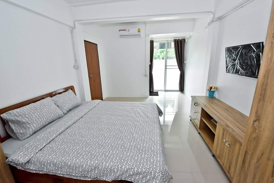 1 Bed Condo — photo 1