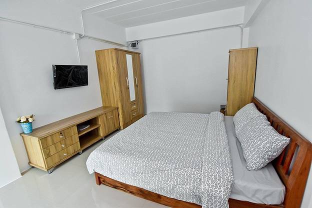 1 Bed Condo — photo 2