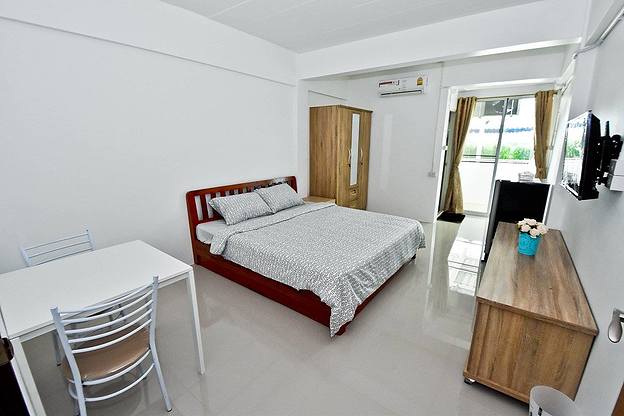 1 Bed Condo — photo 3