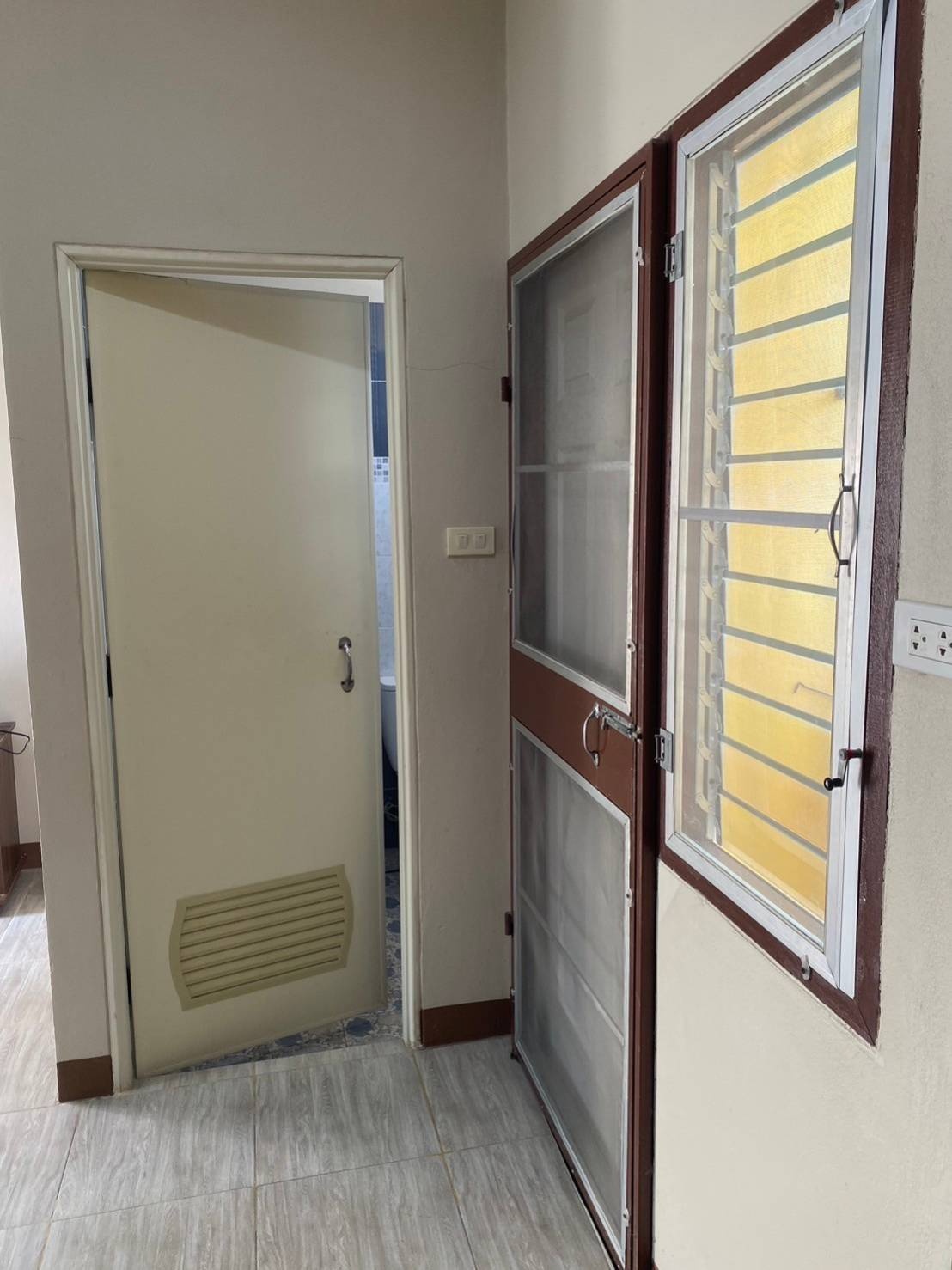 1 Bed Condo — photo 3