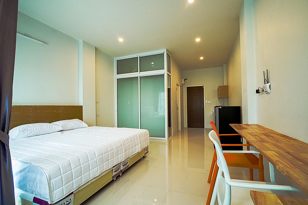 1 Bed Condo — photo 2