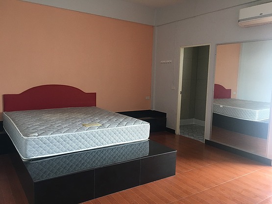 1 Bed Condo — photo 1