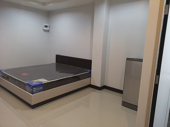 1 Bed Condo — photo 1