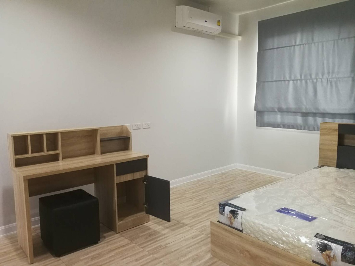 1 Bed Condo — photo 2