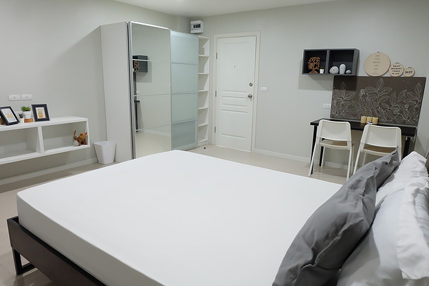 1 Bed Condo — photo 1