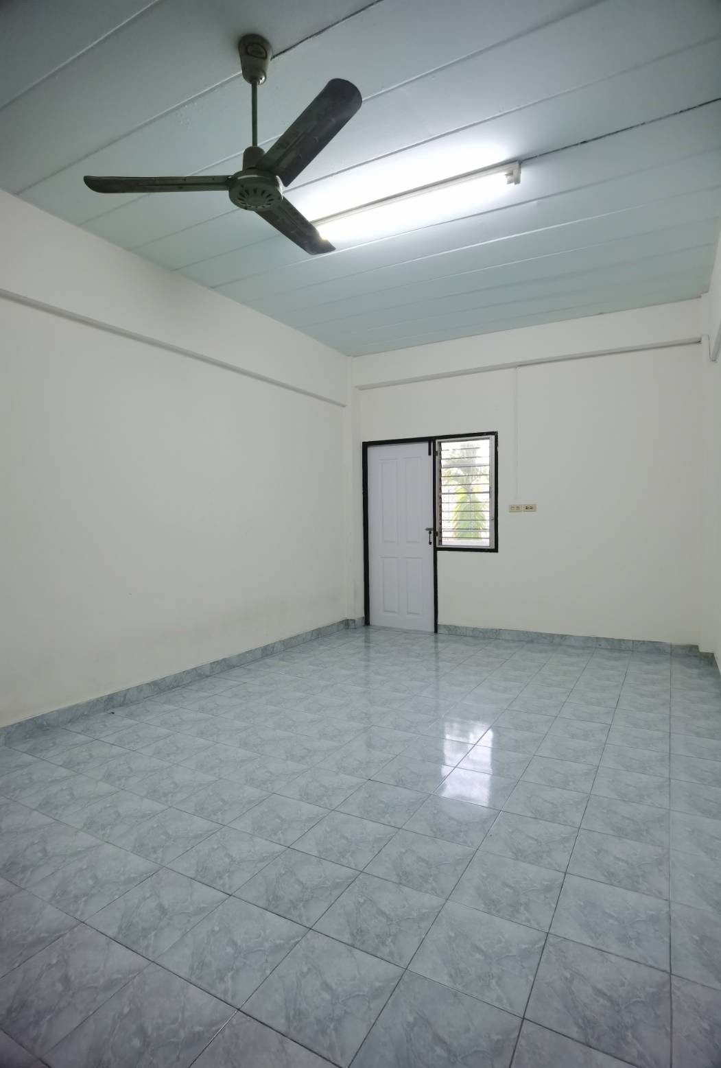 1 Bed Condo — photo 2