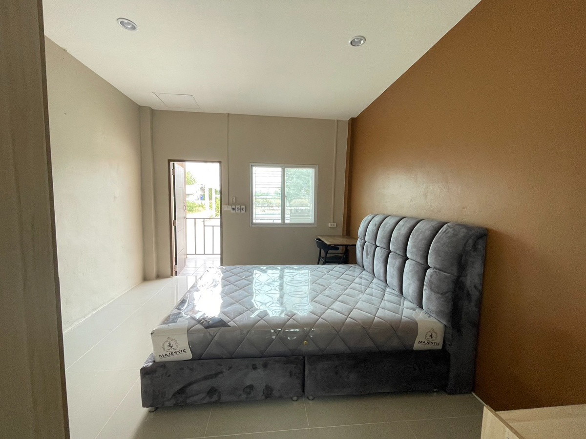 1 Bed Condo — photo 1