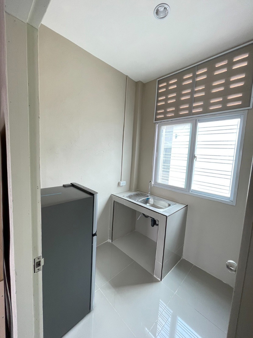 1 Bed Condo — photo 3