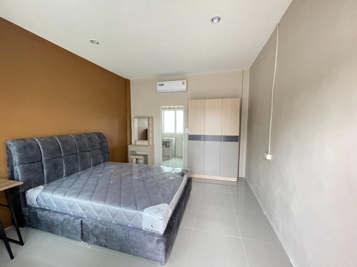 1 Bed Condo — photo 4