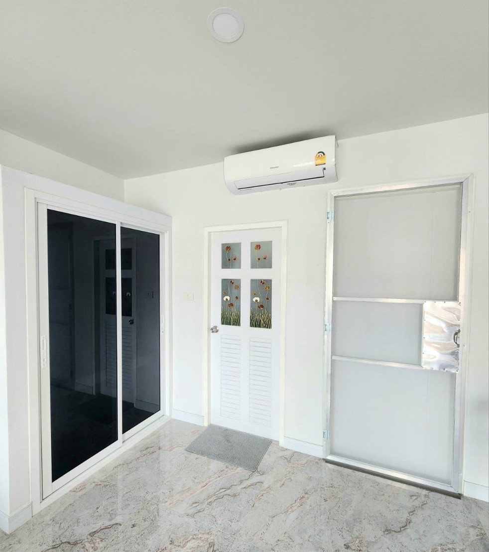 1 Bed Condo — photo 3