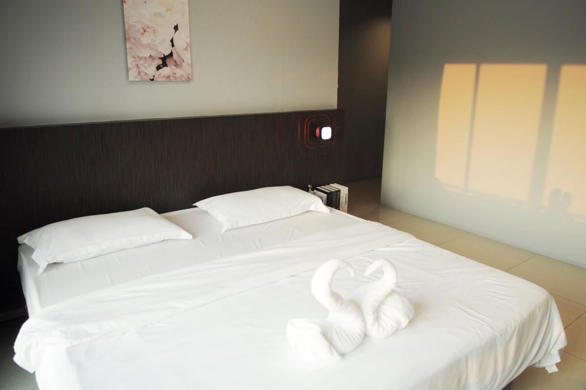 1 Bed Condo — photo 2
