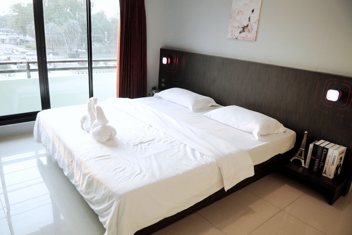 1 Bed Condo — photo 3