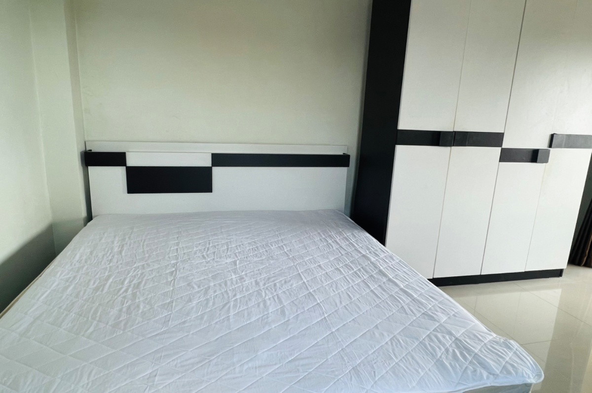 1 Bed Condo — photo 2