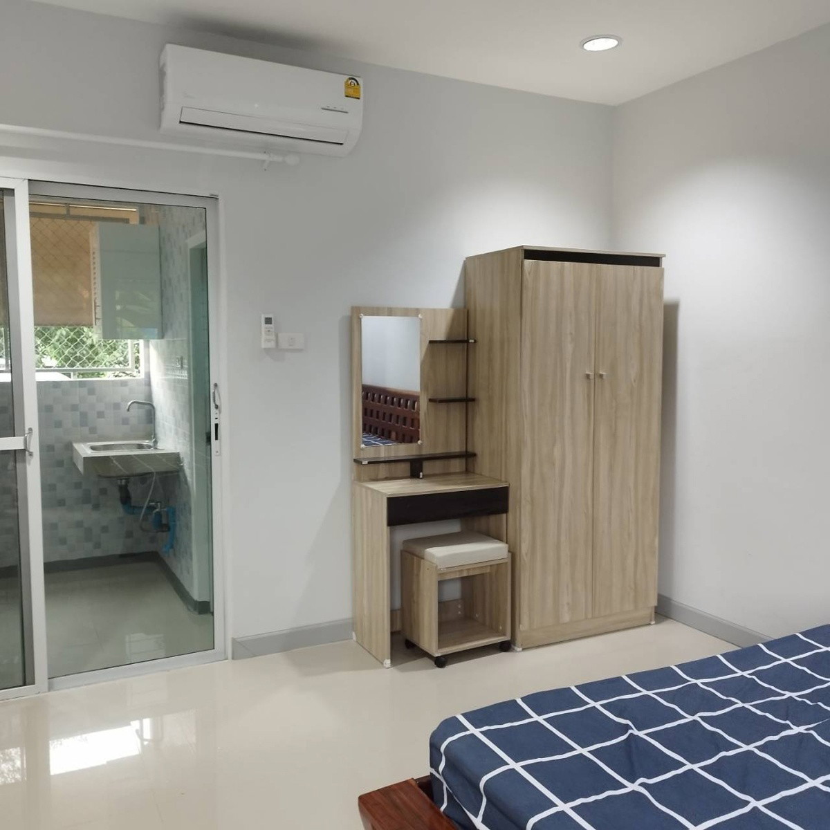 1 Bed Condo — photo 4
