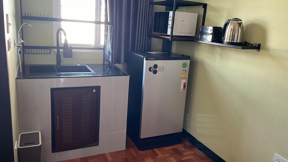 1 Bed Condo — photo 2