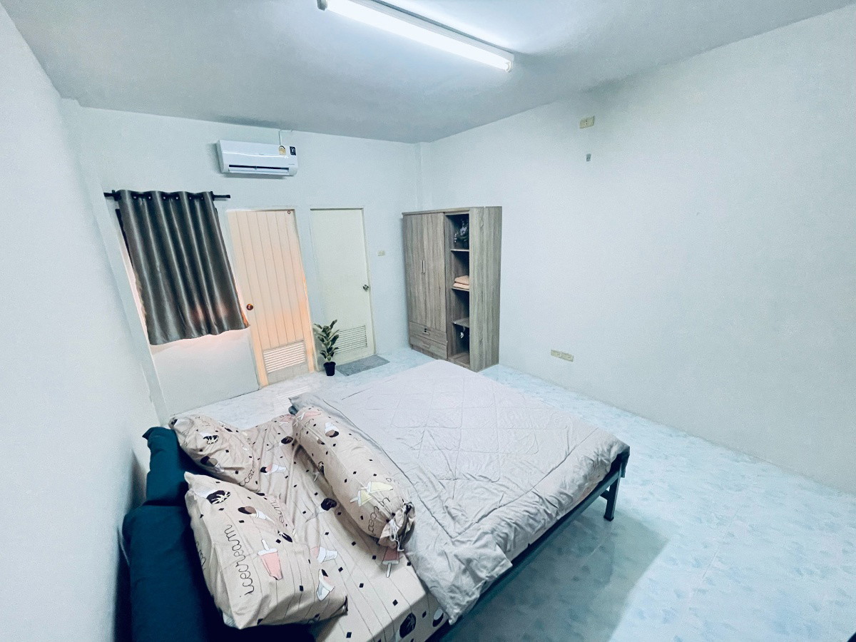 1 Bed Condo — photo 2