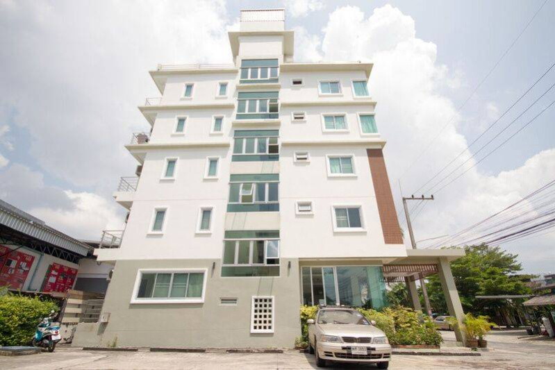 Condo — photo 1