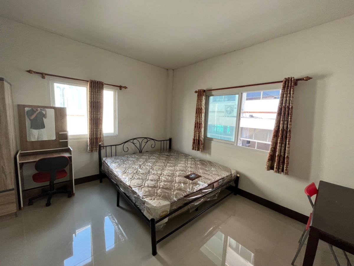 1 Bed Condo — photo 2