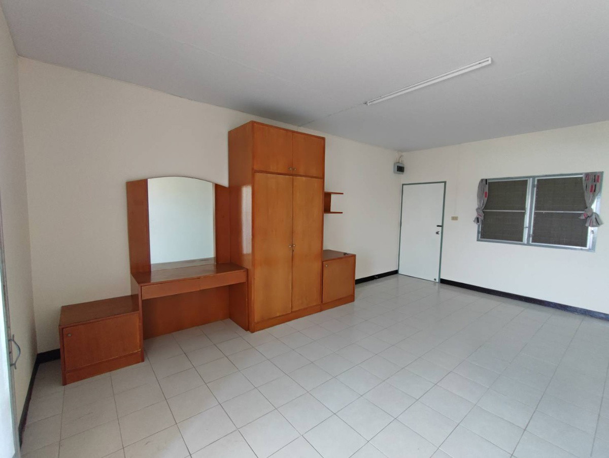 1 Bed Condo — photo 1