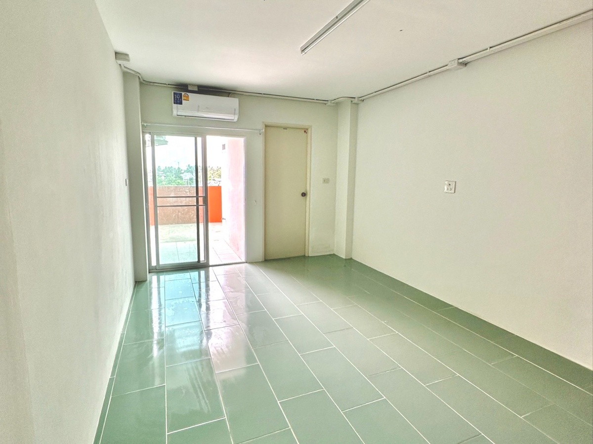 1 Bed Condo — photo 3