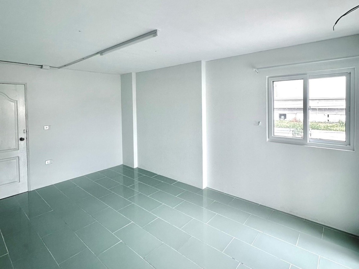 1 Bed Condo — photo 4