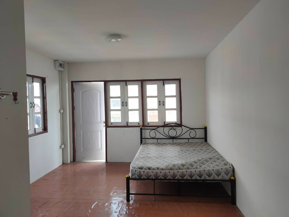 1 Bed Condo — photo 1