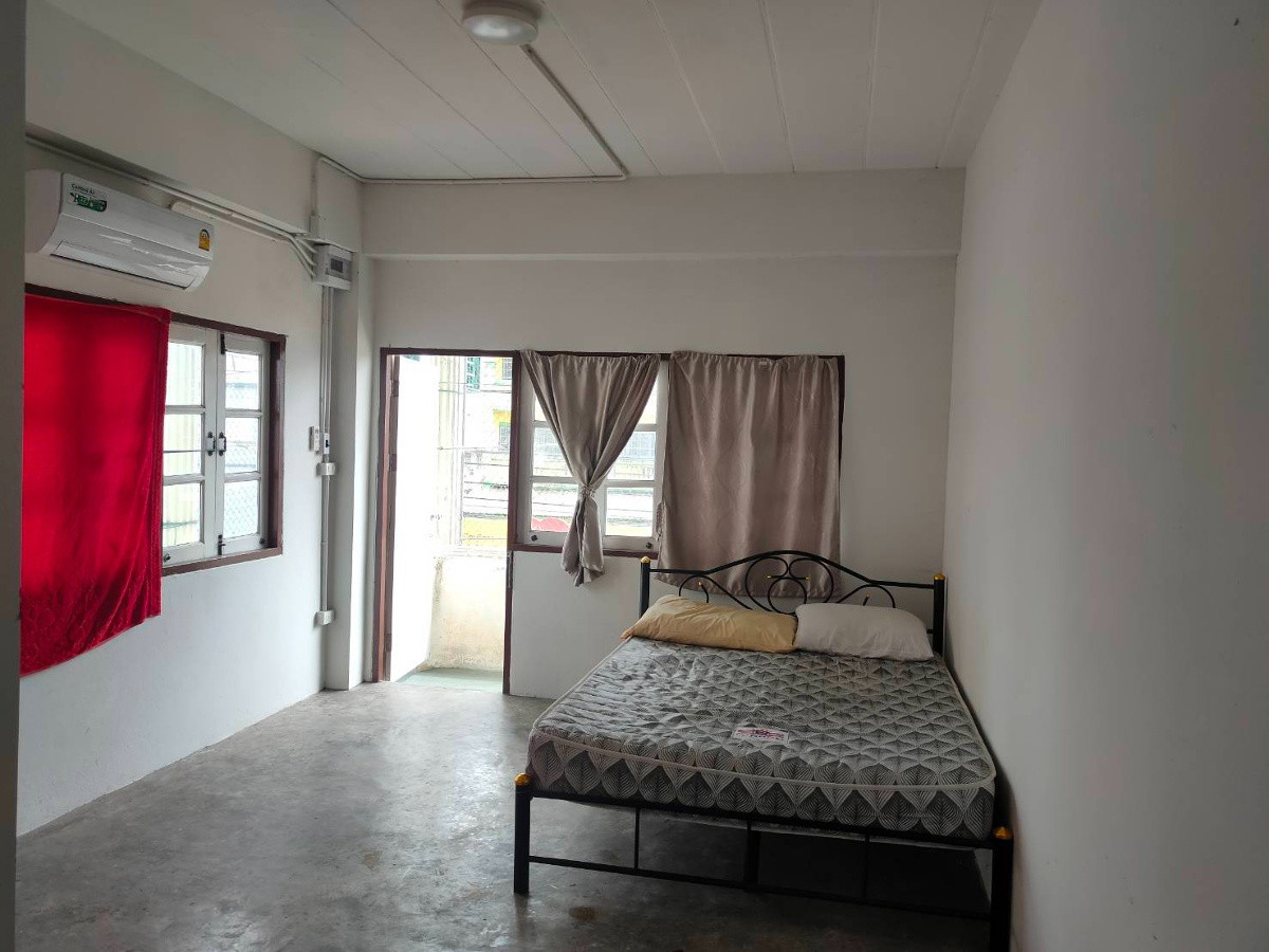 1 Bed Condo — photo 2