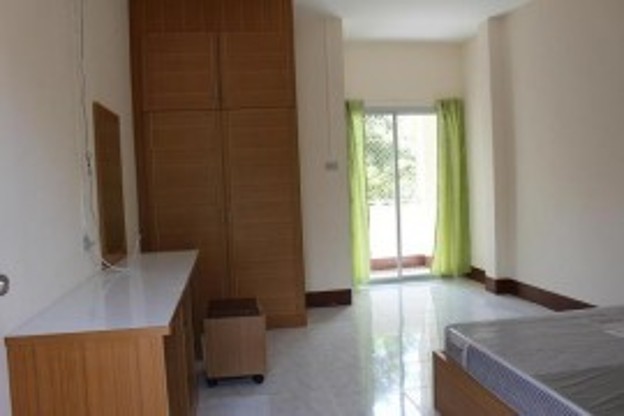 1 Bed Condo — photo 2