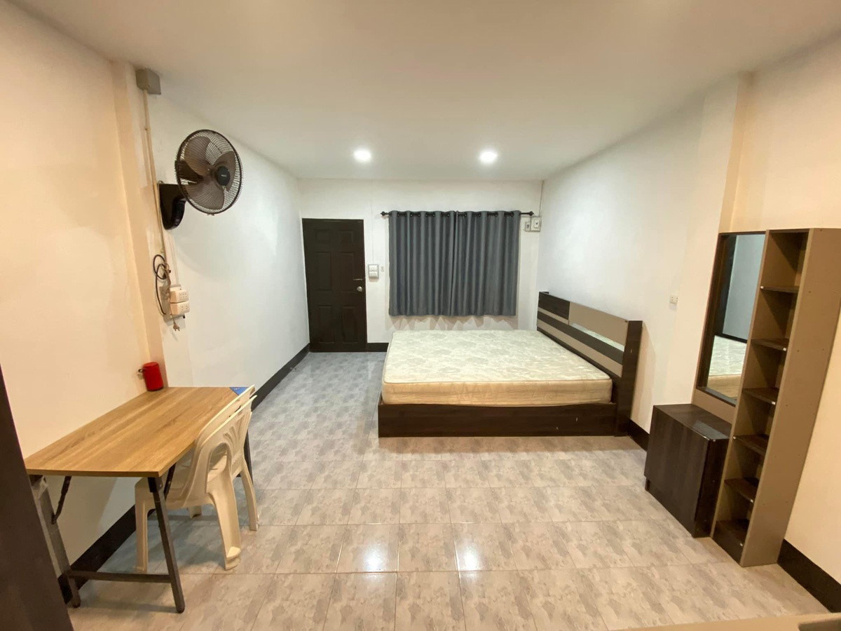 1 Bed Condo — photo 2