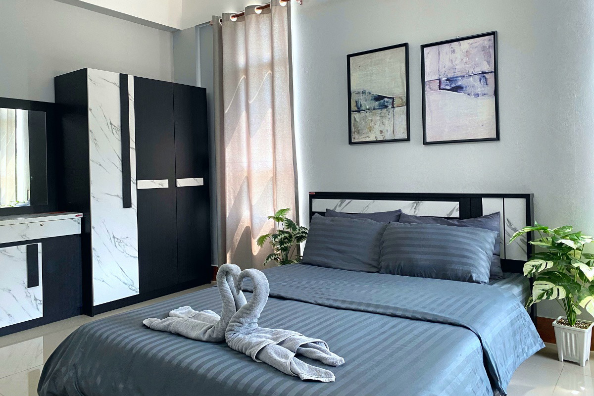 1 Bed Condo — photo 2