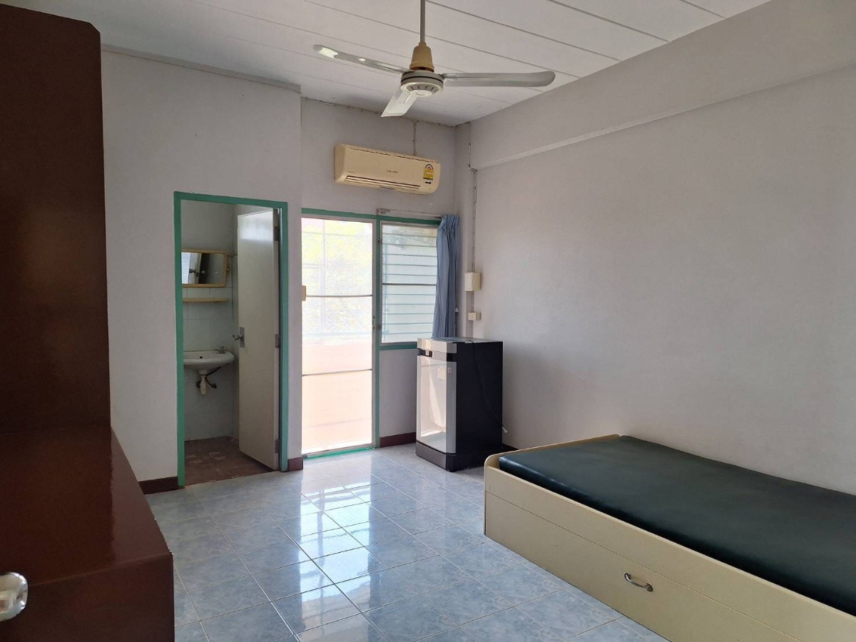 1 Bed Condo — photo 2