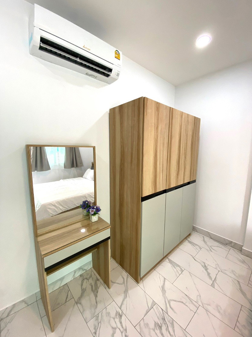 1 Bed Condo — photo 2