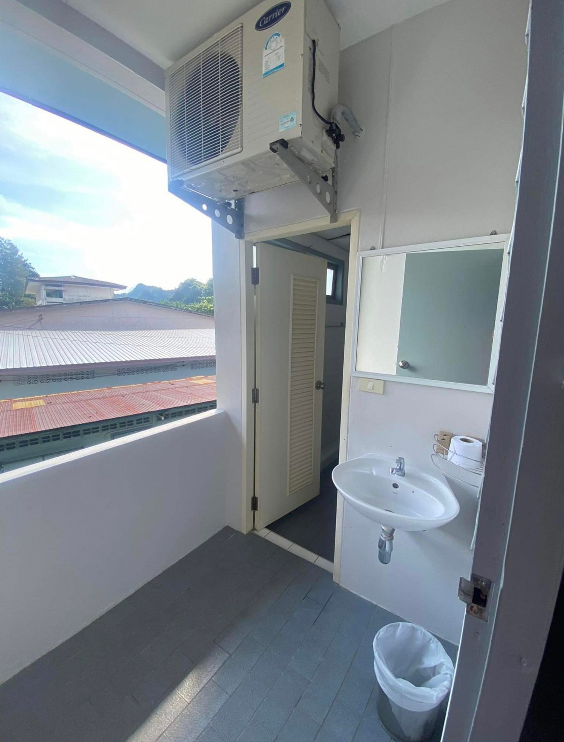 1 Bed Condo — photo 2