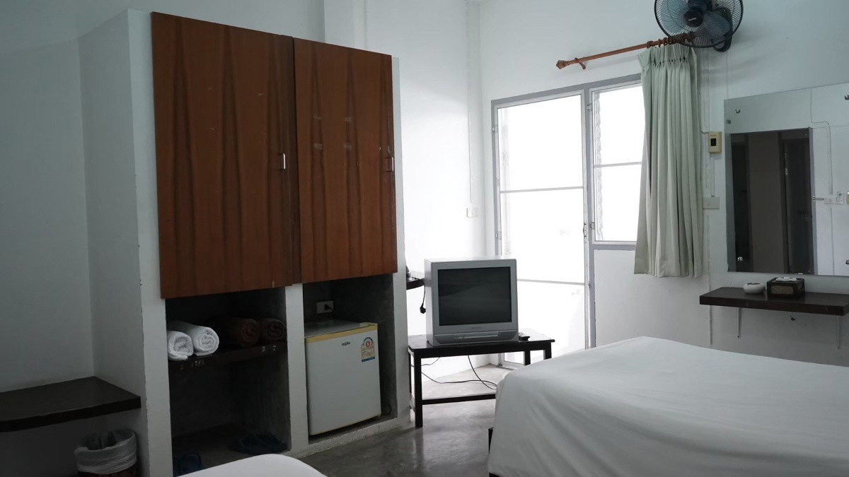 1 Bed Condo — photo 3