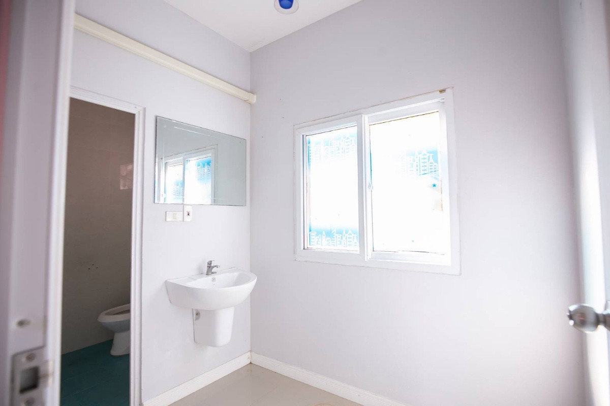 1 Bed Condo — photo 1