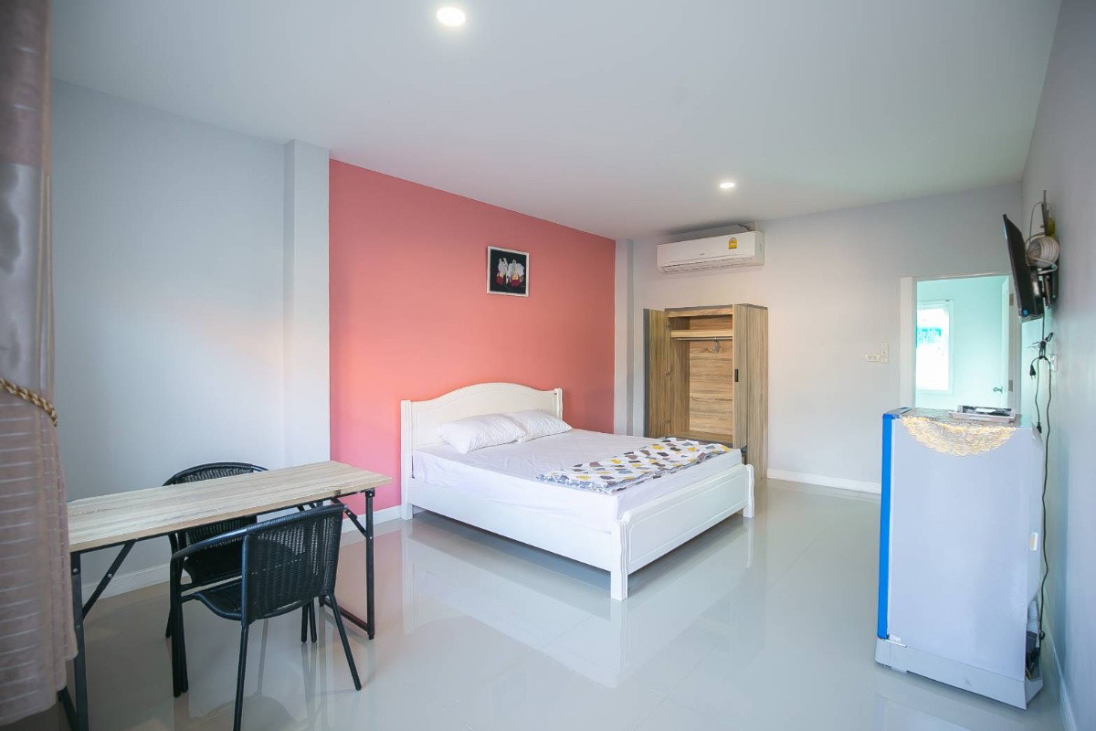1 Bed Condo — photo 2