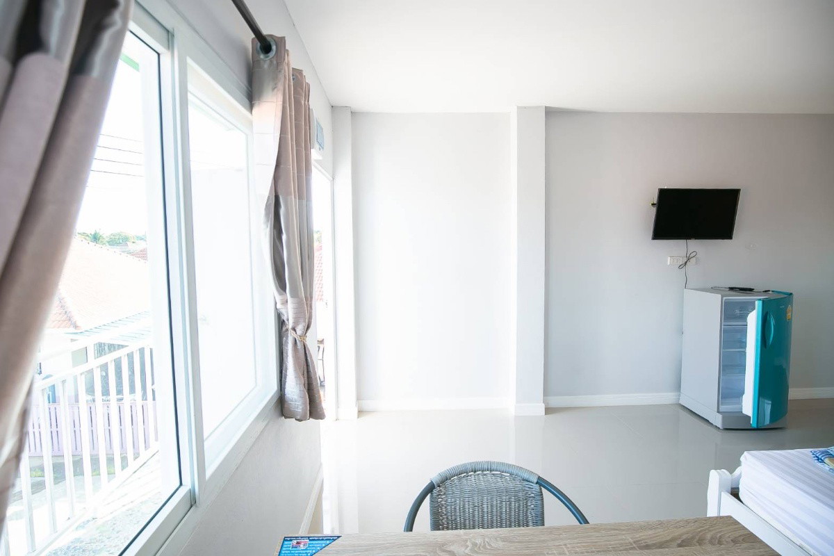 1 Bed Condo — photo 3
