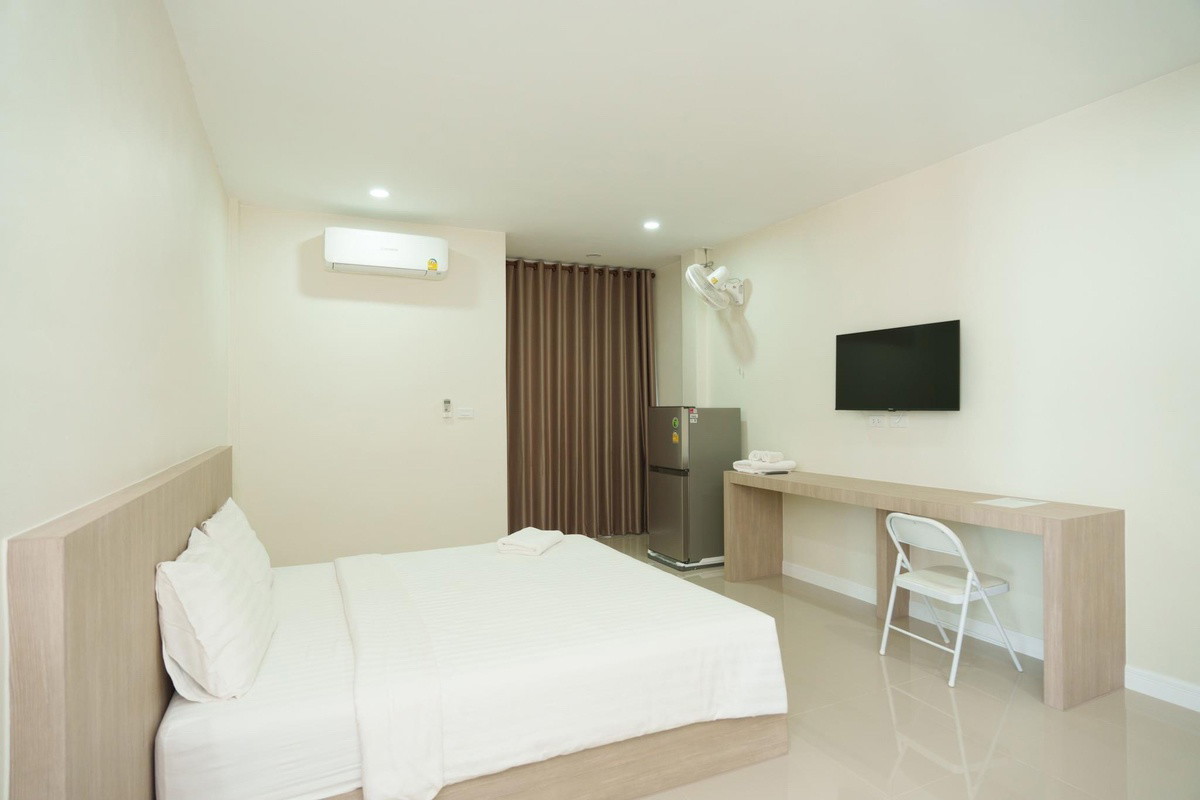 1 Bed Condo — photo 3