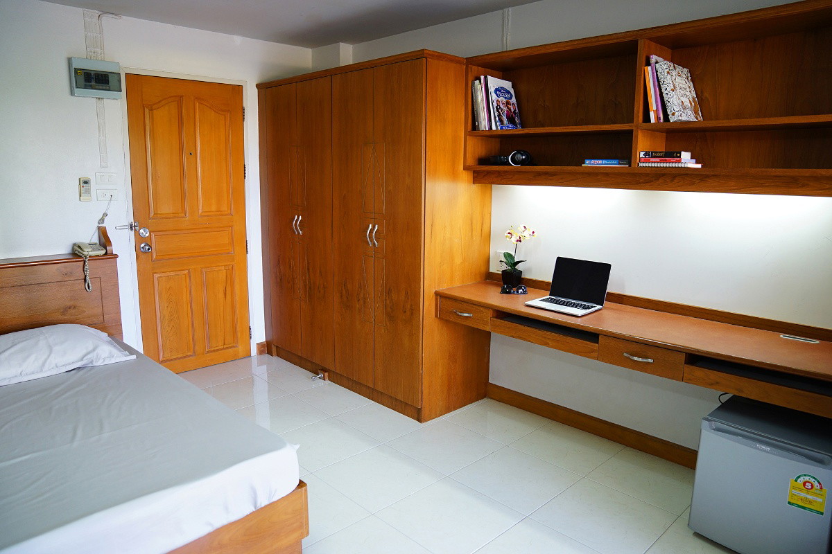 1 Bed Condo — photo 1